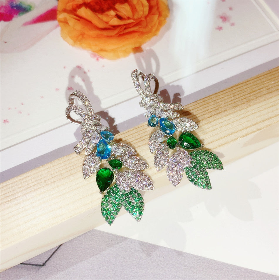 Pendientes de flor de circonita para mujer