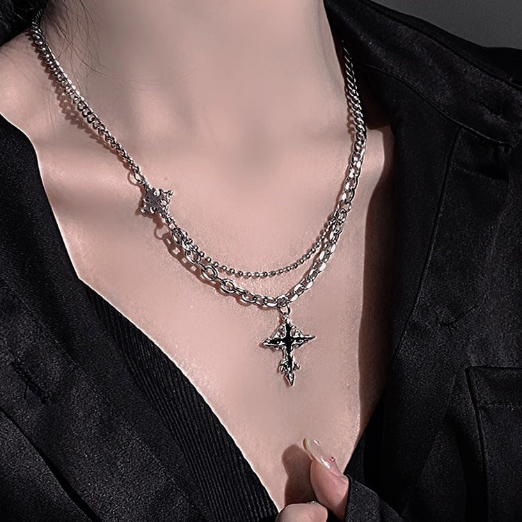 Dunkle Kreuz Halskette Herren Modeaccessoires