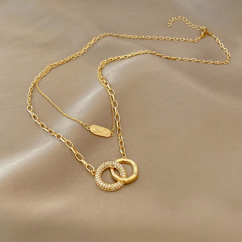 Collar de doble capa versátil con dos anillos para mujer