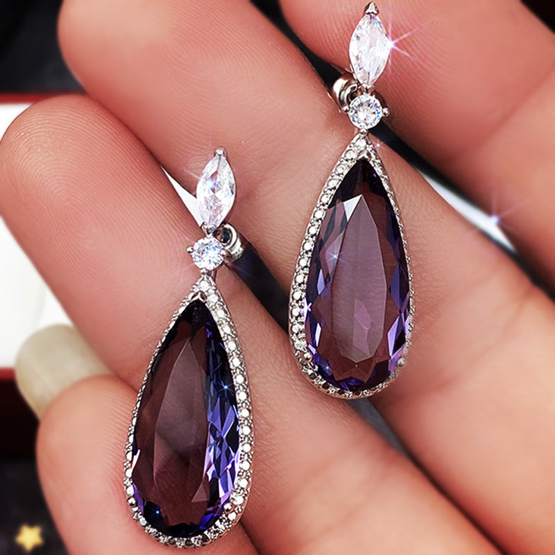 Pendientes largos de boda para mujer con microincrustaciones de circonia morada