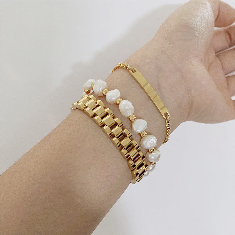 Modische Uhr mit Armband im INS-Stil