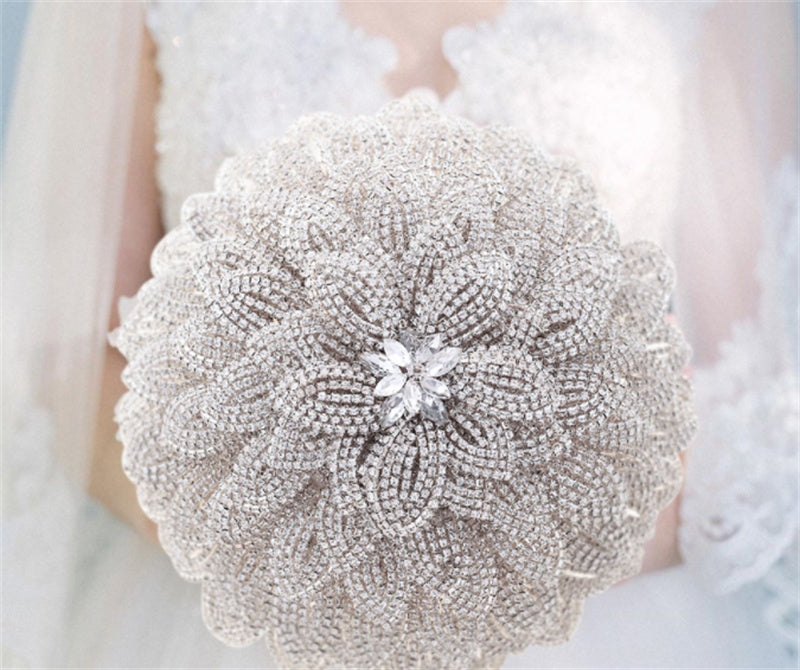 Ramo de novia hecho a mano con diamantes de imitación dorados en forma de flor para llevar en la mano