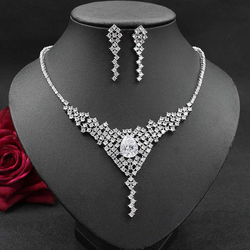 Mode Kristall Diamant Halskette und Ohrring Zweiteiliges Set Weibliche Elegante Schlüsselbeinkette