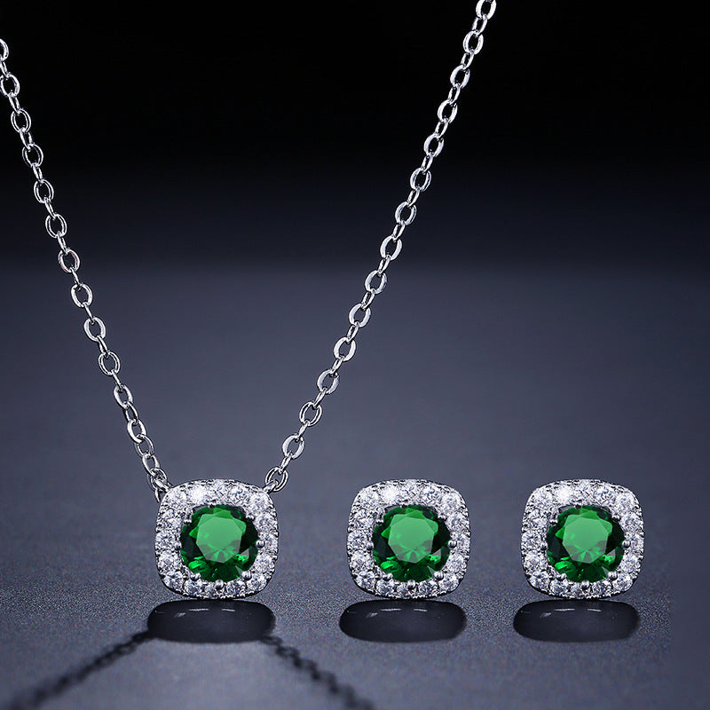 Schmuckset: Halskette und Ohrstecker mit Dreieck-Motiv