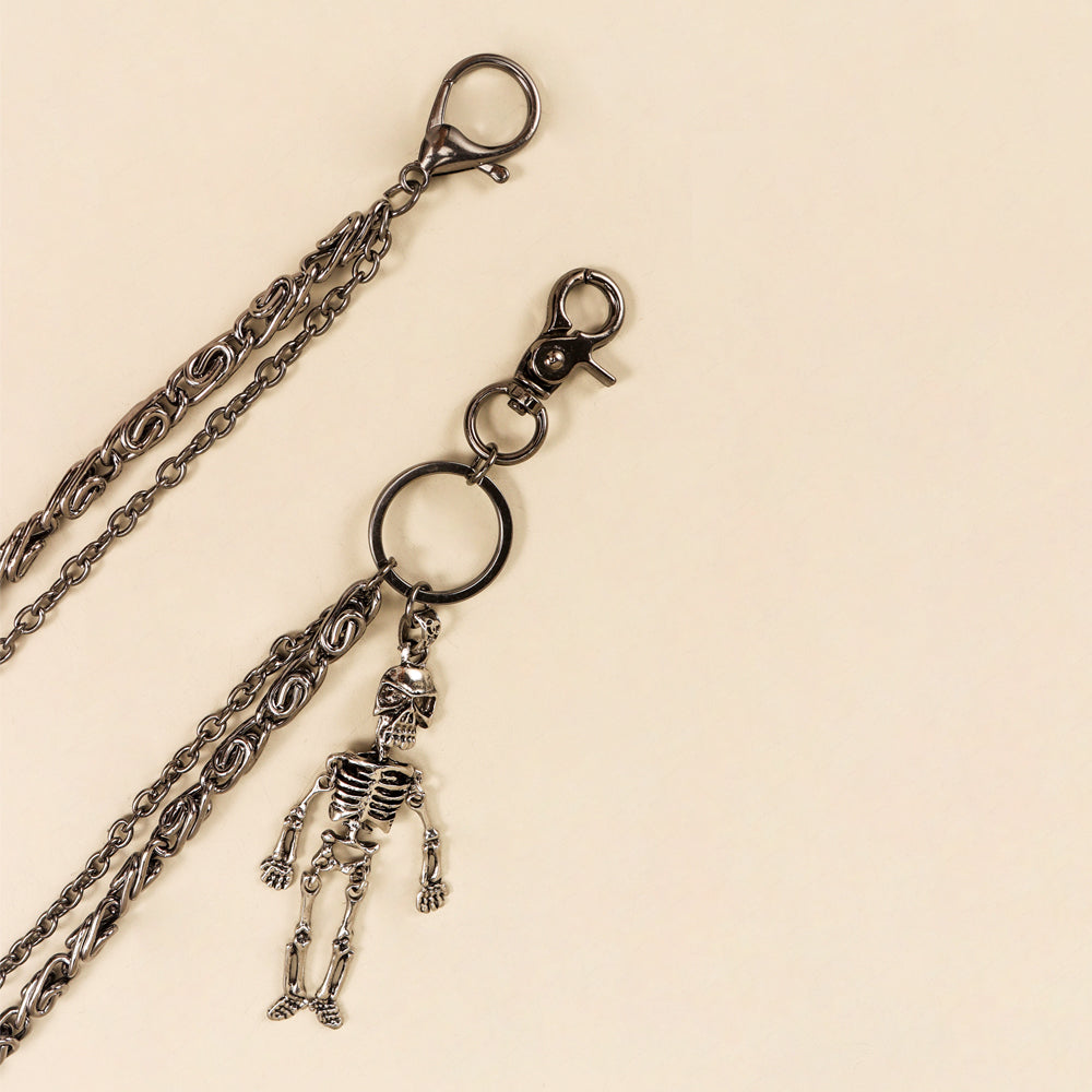 Los más vendidos tanto para hombres como para mujeres son los relicarios de calavera, pistolas de metal, pantalones de cadena negra, vaqueros, monos, accesorios hip-hop hipster y adornos de cintura