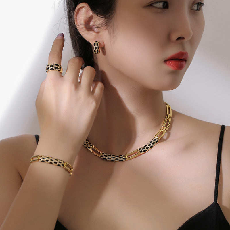 Nuevo juego de pendientes y collar con diamantes estilo coreano