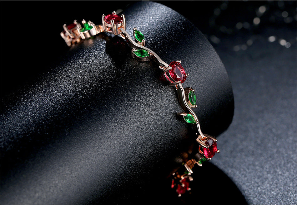 Plattiertes Damenarmband mit Kristallen