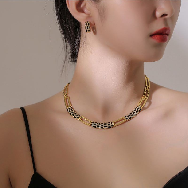 Nuevo juego de pendientes y collar con diamantes estilo coreano
