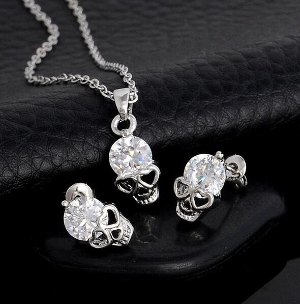 Neuer Mode-Goldschädel Damen Schmucksets Kristall Ohrringe Anhänger Halskette Set