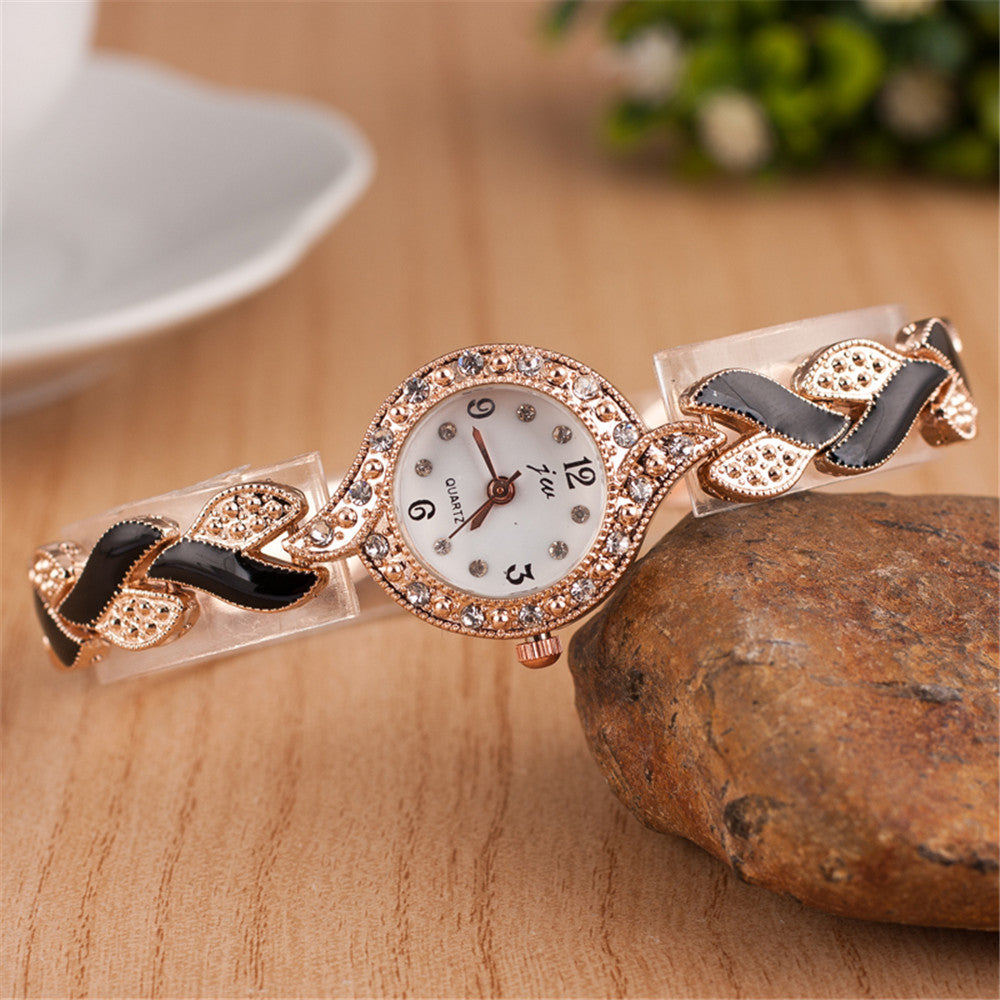 Reloj de pulsera de cuarzo con hojas