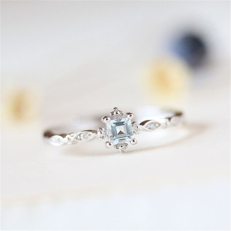 Neue kleine und elegante Ringe