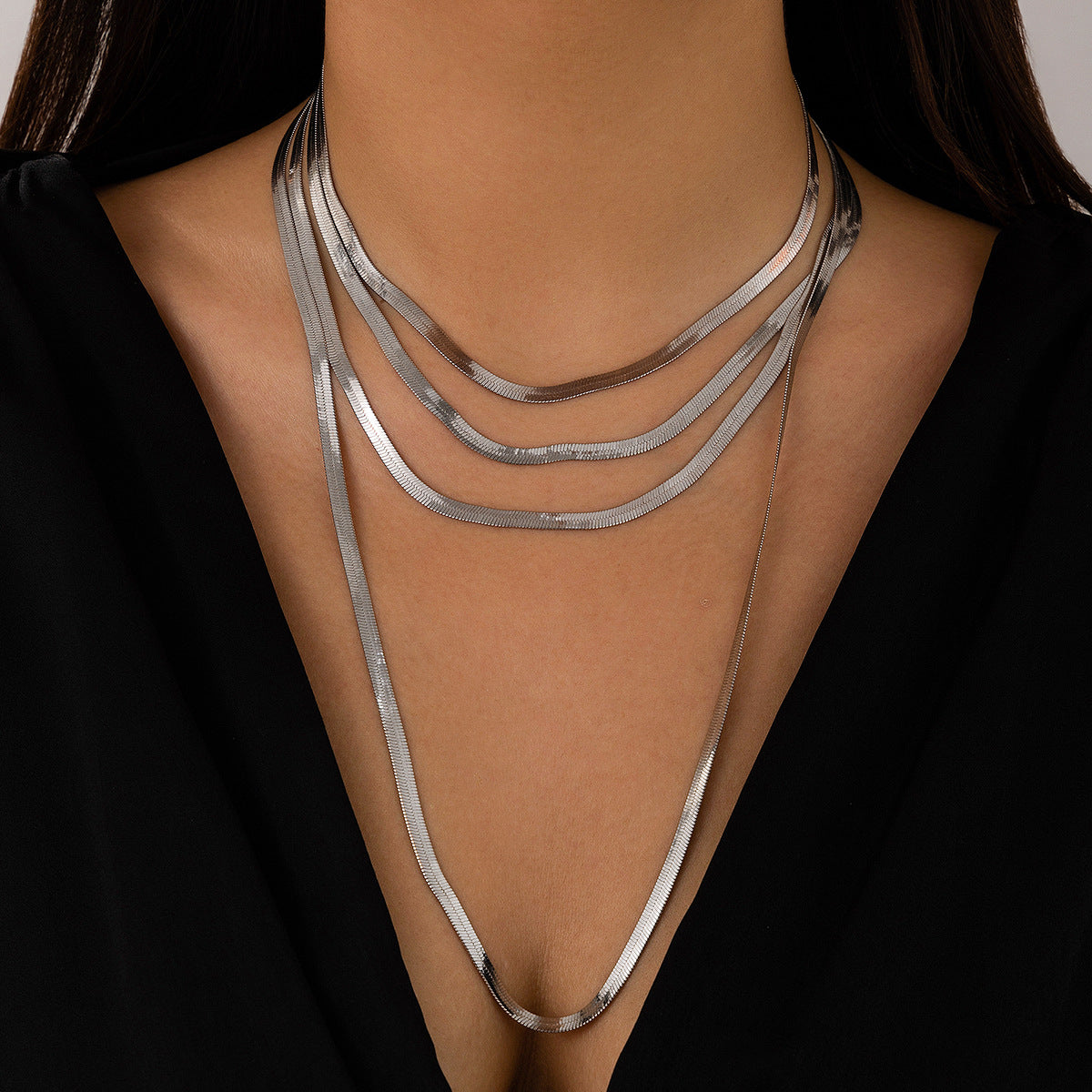 Collar plano de serpiente con borla y múltiples capas para la clavícula