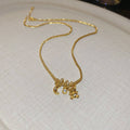 Collar chapado en oro con colgante de oso lunar