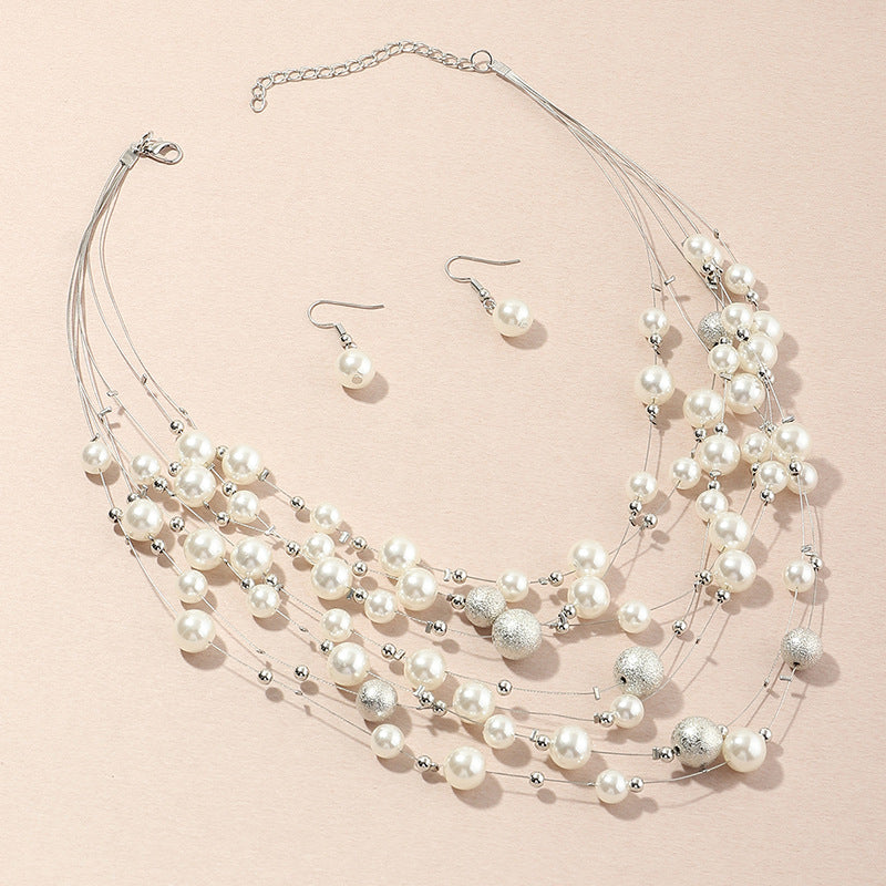 Collar con colgante de perlas multicapa