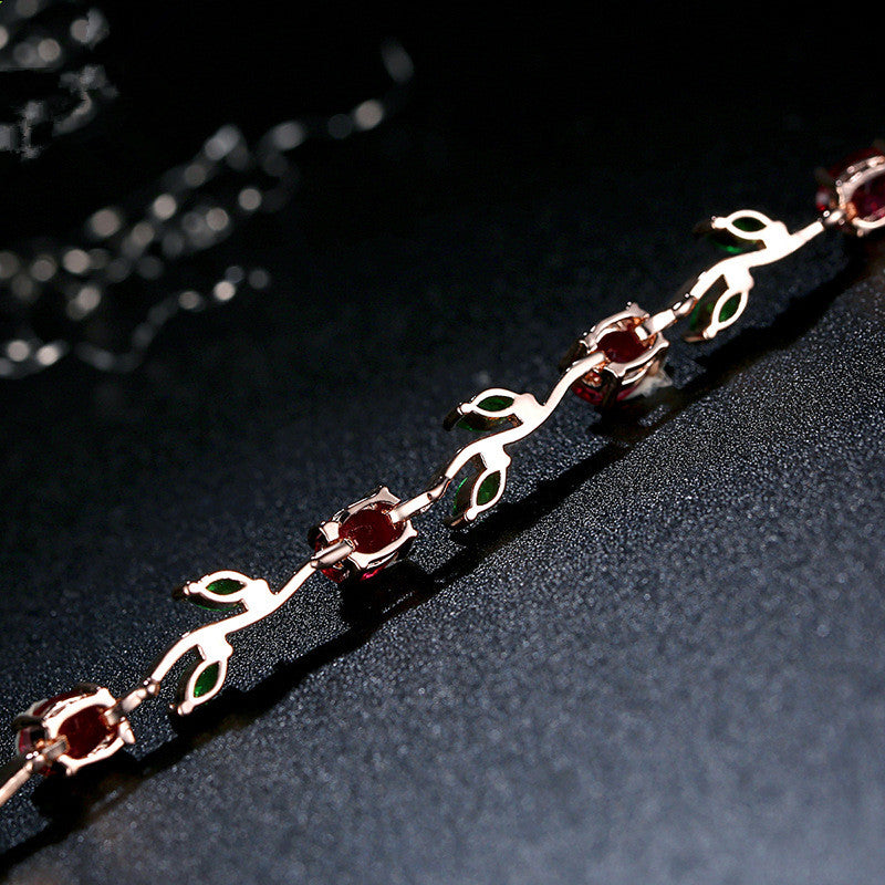 Plattiertes Damenarmband mit Kristallen