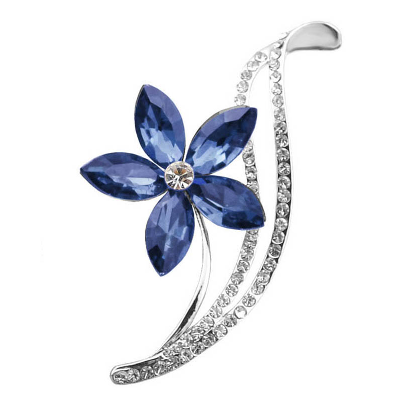 Kristallbrosche mit fünfblättriger Blume