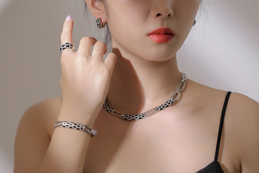 Nuevo juego de pendientes y collar con diamantes estilo coreano
