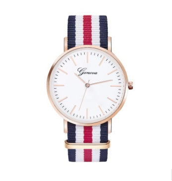Liebhaber beobachten Frauenmodetrend Koreanische Version der einfachen Freizeit männliche Studenten Quarzuhr Nylon-Segeltuchband heißer Verkauf