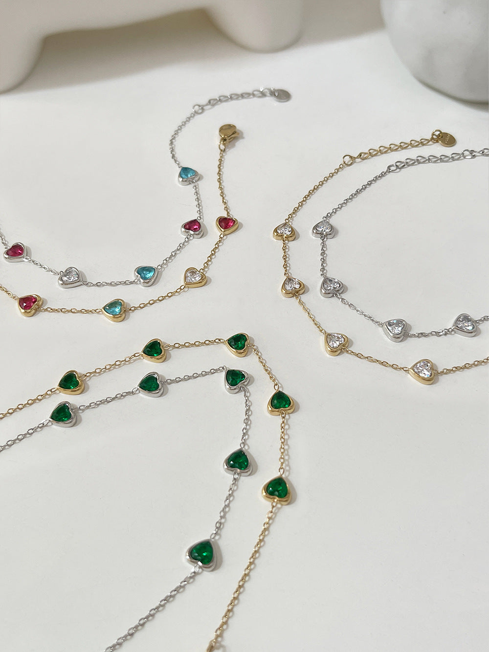 Pulsera de Acero Titanio Corazón de Amor con Zirconia Diamante, Diseño Fresco y Puro No Convencional