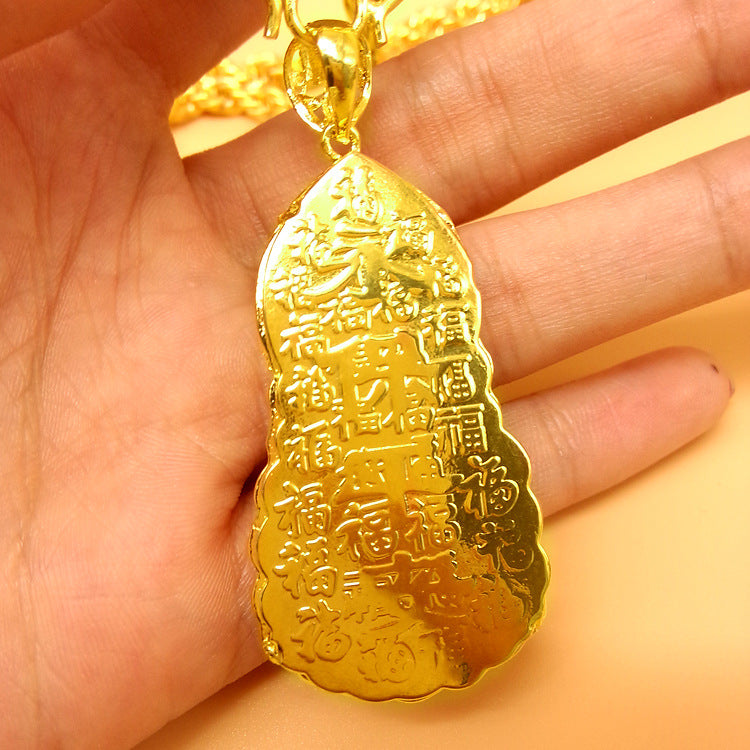 Collar de oro con cuerda de cáñamo