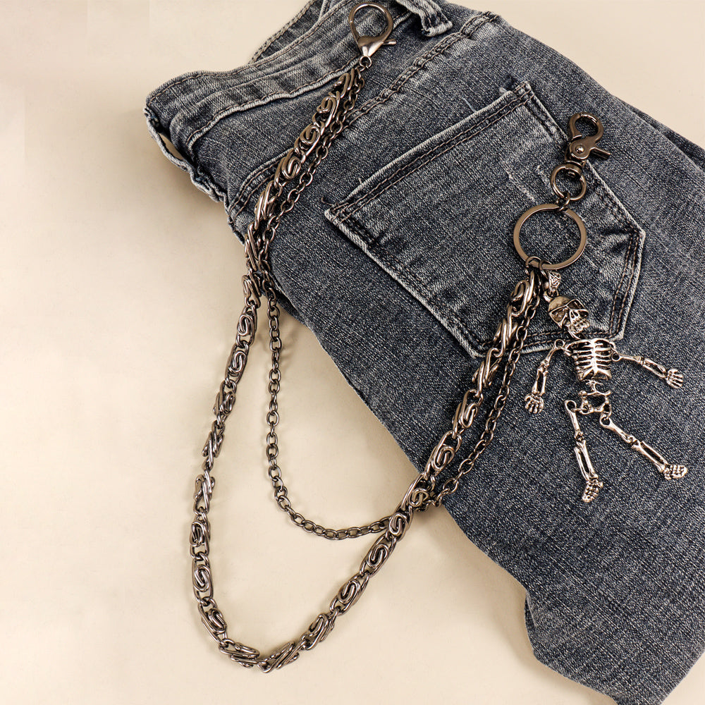 Los más vendidos tanto para hombres como para mujeres son los relicarios de calavera, pistolas de metal, pantalones de cadena negra, vaqueros, monos, accesorios hip-hop hipster y adornos de cintura