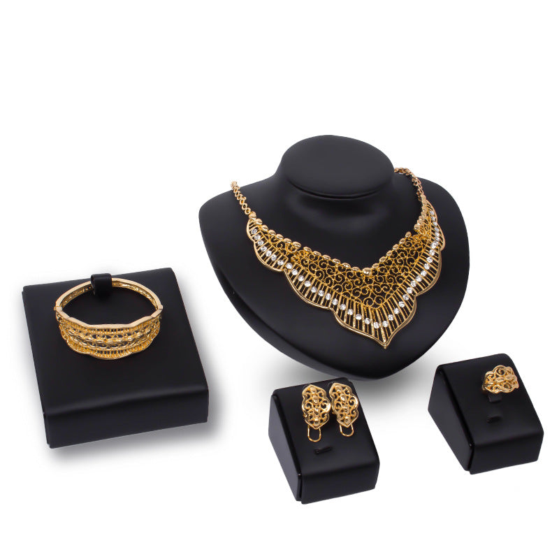 Collar y pendientes de aleación estilo salvaje