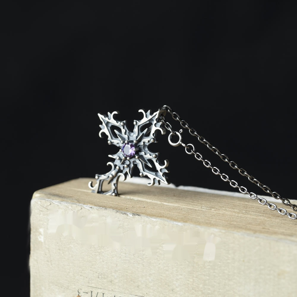 Vollständiger Sterling-Silber-Anhänger mit Kreuz im dunklen Stil
