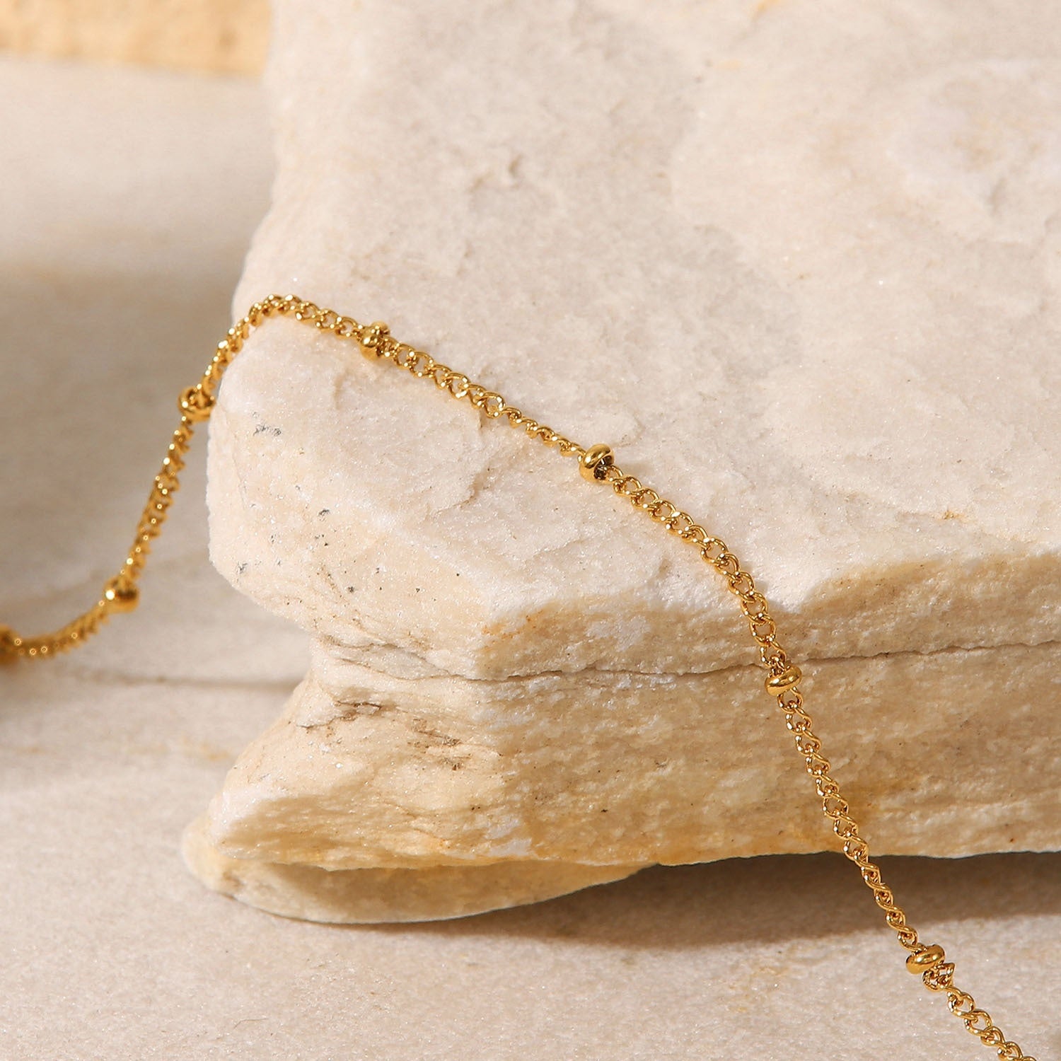 Tobilleras de acero inoxidable con cadena de cuentas de bola clásicas finas de oro de 18 quilates