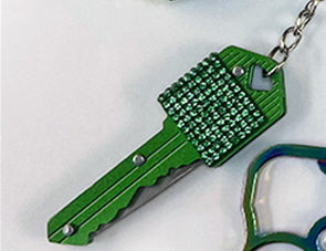 Colgante con mini navaja multiusos EDC
