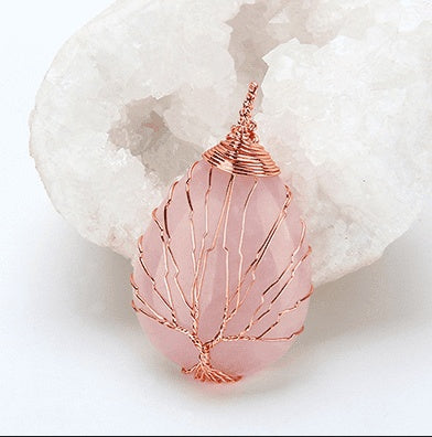 Natürlicher Quarz-Opal-Stein-Anhänger Handgemachte Roségold-Farbe Handgemachter Lebensbaum Umwickelter Tropfenförmiger Kristall-Anhänger-Halskette