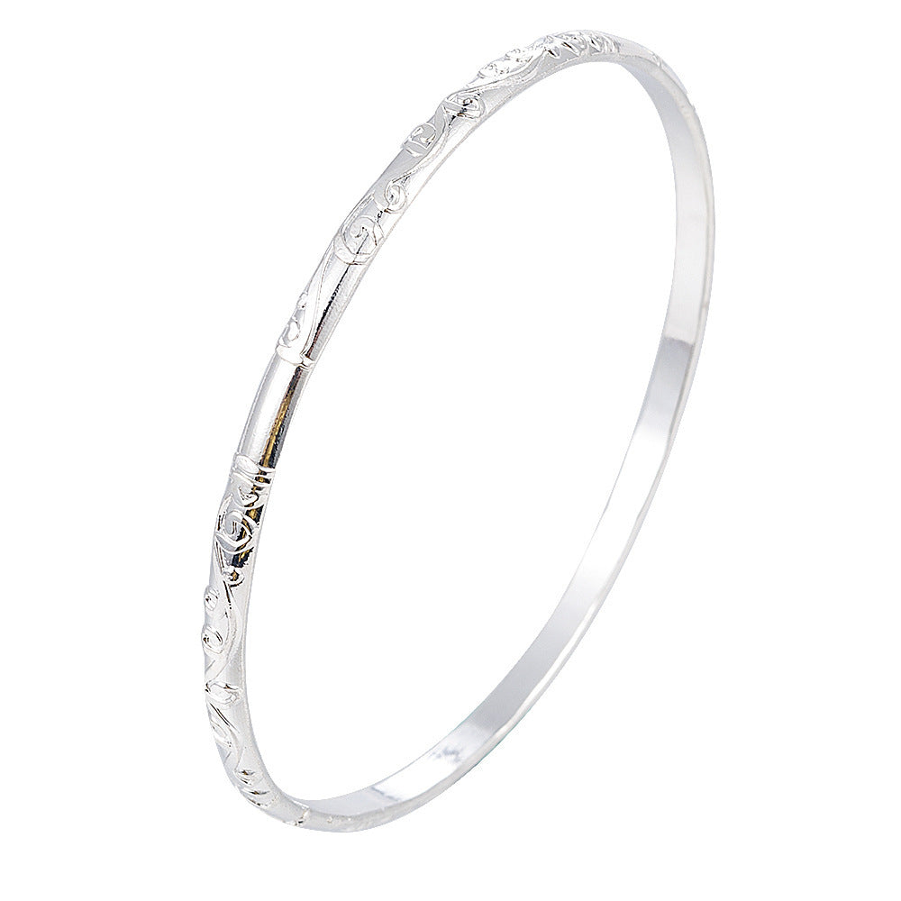 Pulsera de plata con diseño de círculos geométricos