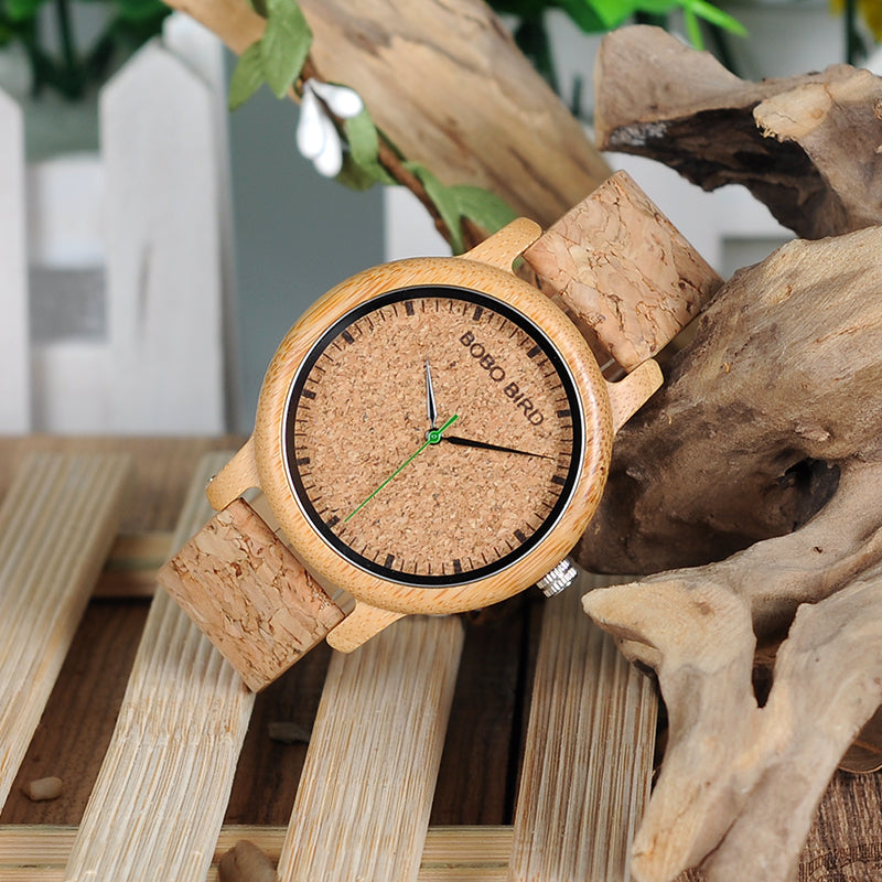 Uhren aus Bambus und Holz