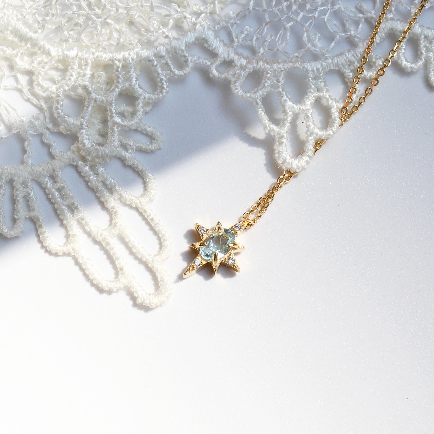 Collar de oro de 18 quilates de joyería japonesa de lujo ligero