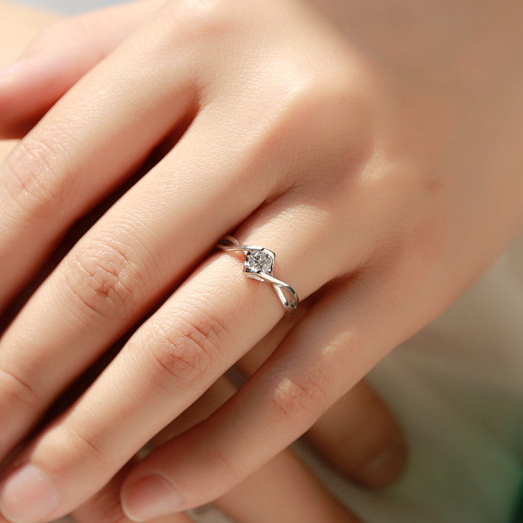 S925 Sterlingsilber Damen Simulationsdiamantring 20 Punkte Zirkon Ehering Liebe Hohl Herz Acht Pfeile Weißgoldring Schmuck