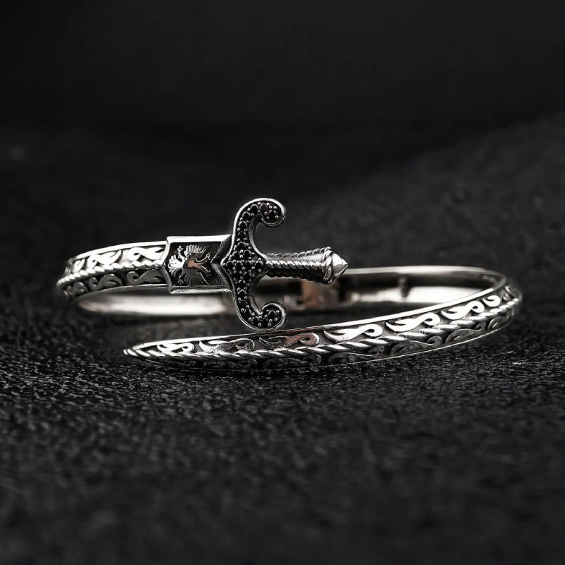 Schlangenförmiges Schwert Personalisiertes Armband Mode Retro Gravur