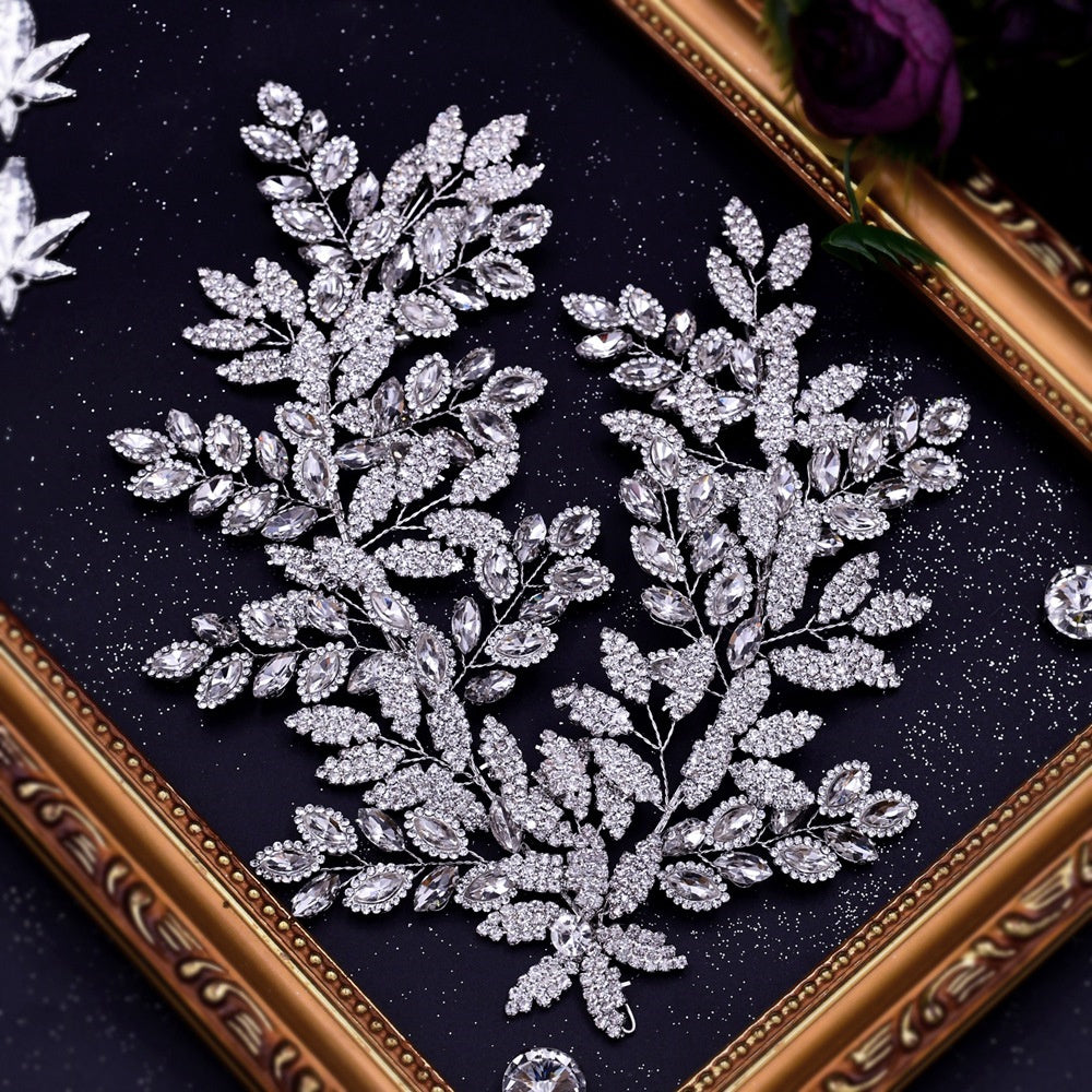 Luxuriöser Brauthaarschmuck mit Strasssteinen