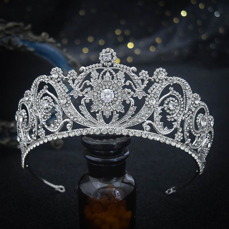 Tocado de moda de novia con circonitas