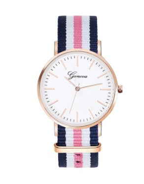 Liebhaber beobachten Frauenmodetrend Koreanische Version der einfachen Freizeit männliche Studenten Quarzuhr Nylon-Segeltuchband heißer Verkauf