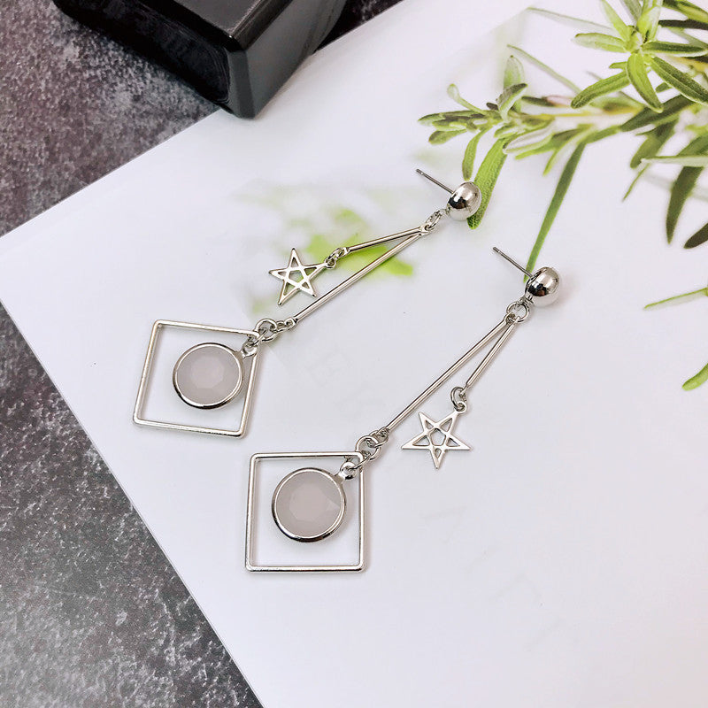 Koreanische Bogenquasten-Ohrringe asymmetrische Perlenblumen-Ohrringe