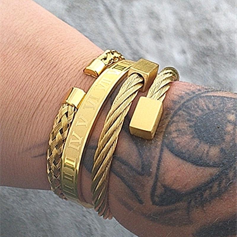 Tres pulseras de acero inoxidable