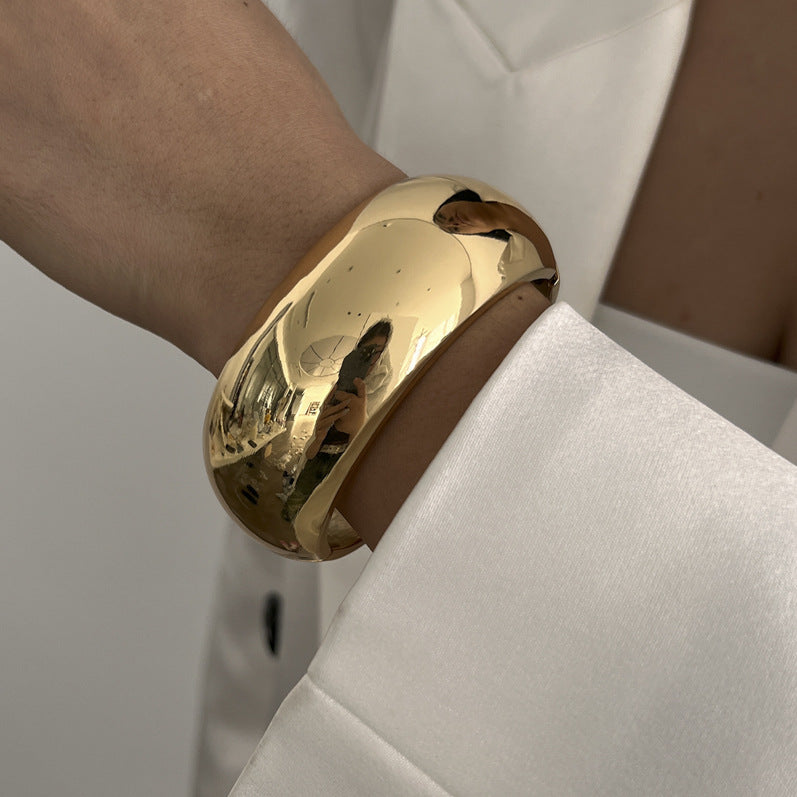Pulsera plisada de metal con diseño de anillo de línea trenzada exagerada