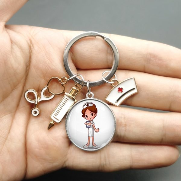 Llavero de jeringa y estetoscopio para personal médico