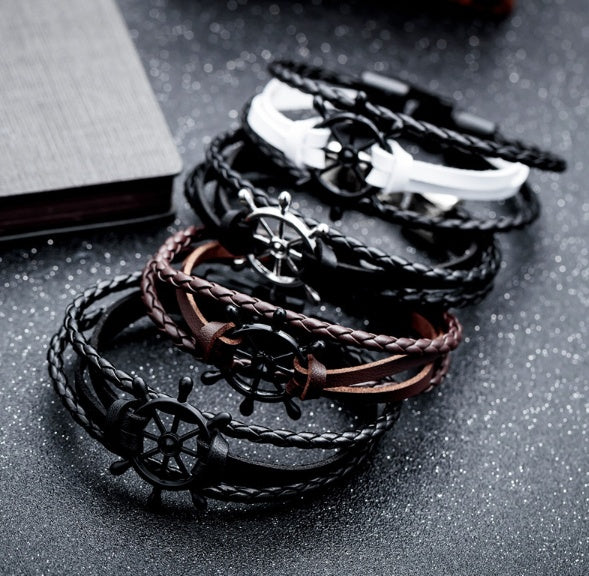Pulseras de cuero y aleación con dijes