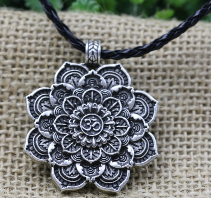 LANGHONG Tibet Spirituelle Halskette Tibet Mandala Anhänger Halskette Geometrie Amulett Religiöser Schmuck