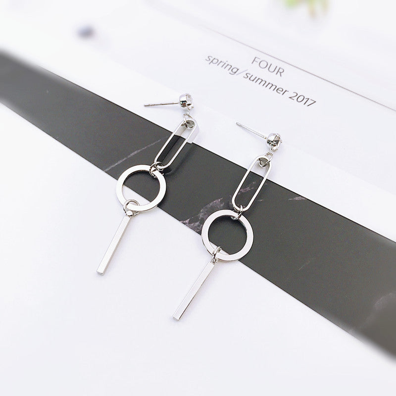 Koreanische Bogenquasten-Ohrringe asymmetrische Perlenblumen-Ohrringe