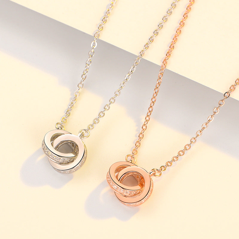 Halskette mit ineinandergreifenden Ringen