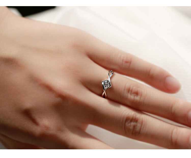 S925 Sterlingsilber Damen Simulationsdiamantring 20 Punkte Zirkon Ehering Liebe Hohl Herz Acht Pfeile Weißgoldring Schmuck