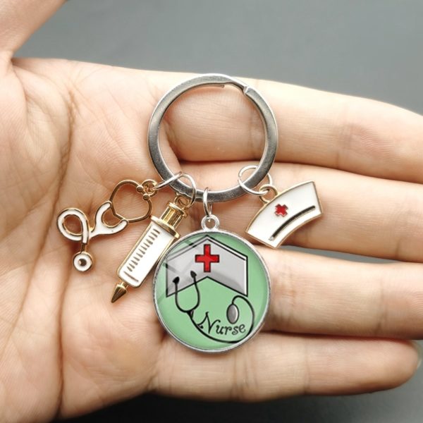 Llavero de jeringa y estetoscopio para personal médico