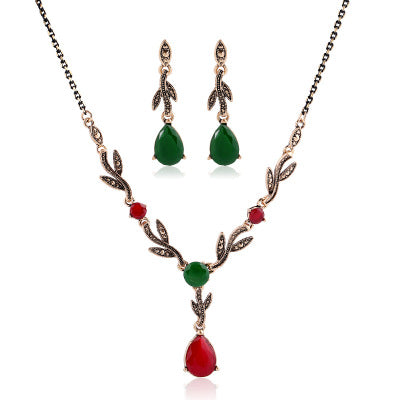 Collar con colgante de gema de resina con forma de hoja y gota de agua