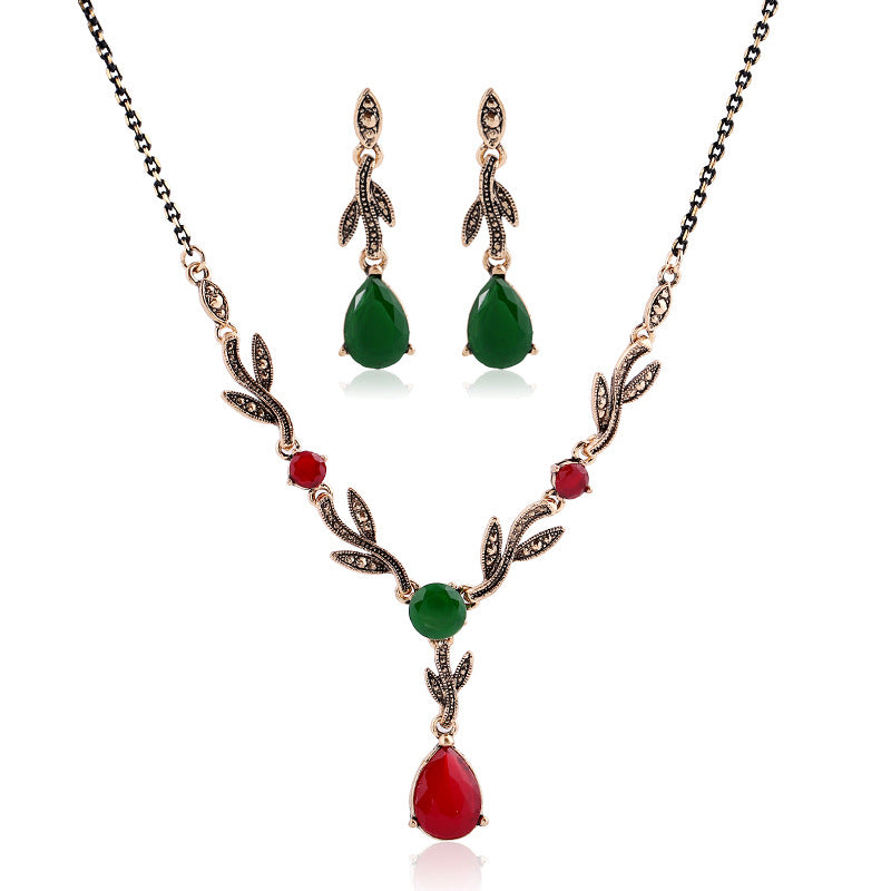 Collar con colgante de gema de resina con forma de hoja y gota de agua